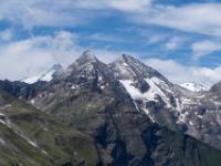 Fast wolkenfreier Blick auf Großglockner und umliegende Gipfel